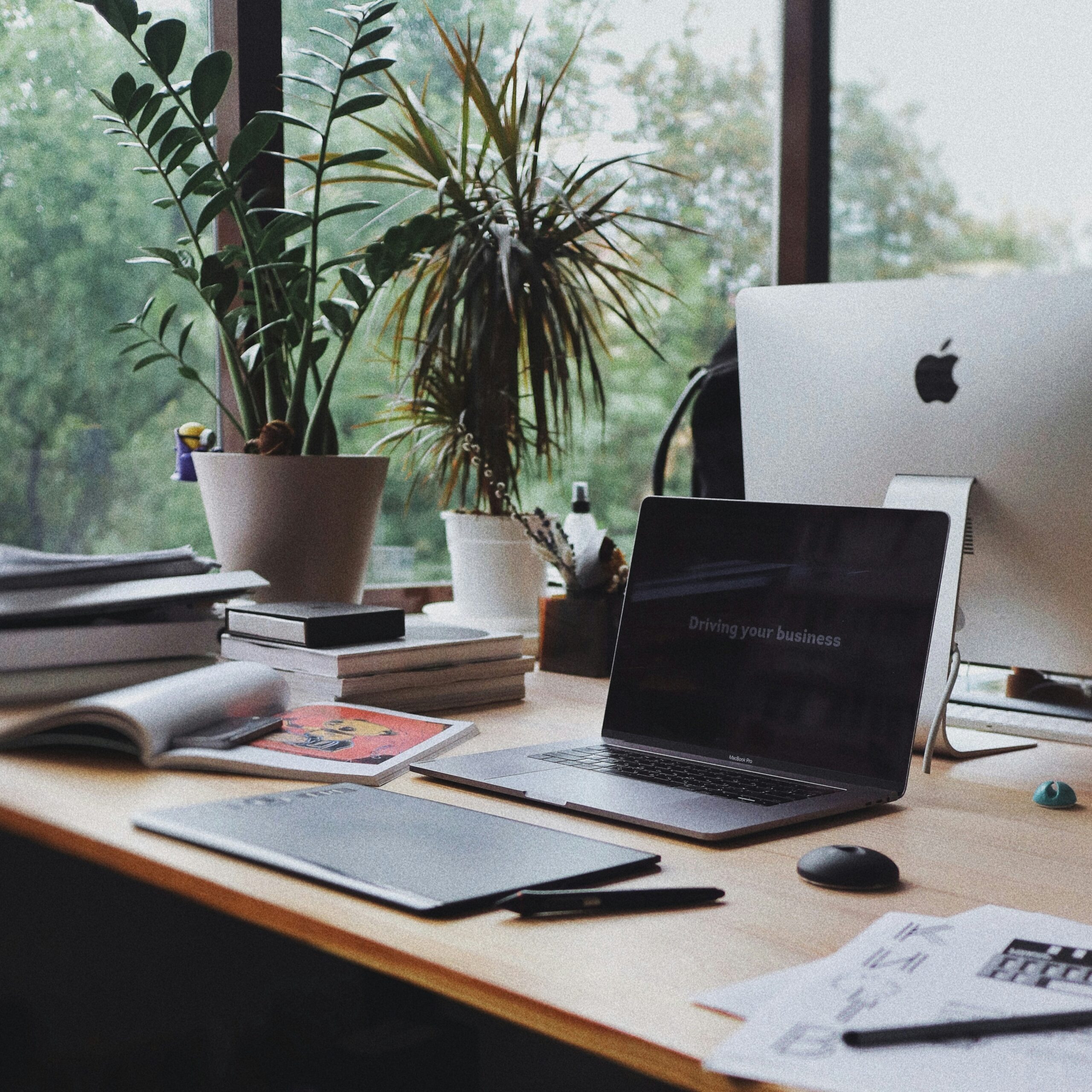 Poste de travail d'une assistante digitale freelance